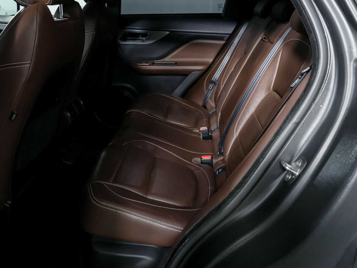 Jaguar F-Pace с пробегом — 2016 год. Фото: #9