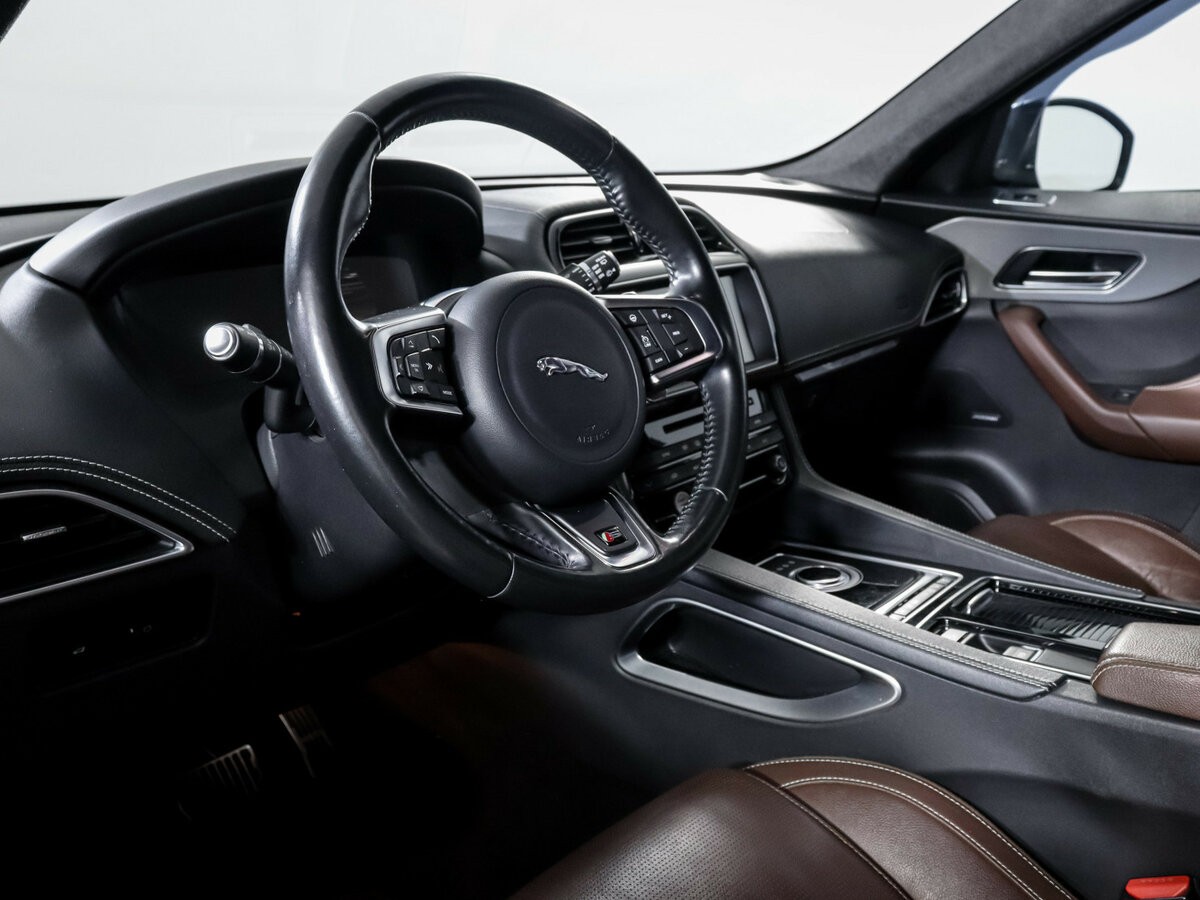 Jaguar F-Pace с пробегом — 2016 год. Фото: #13