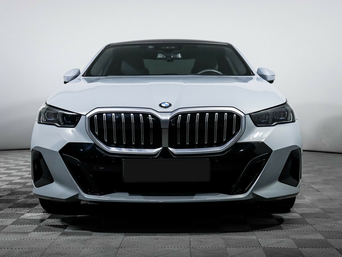 BMW 5 серии с пробегом — 2023 год. Фото: #1