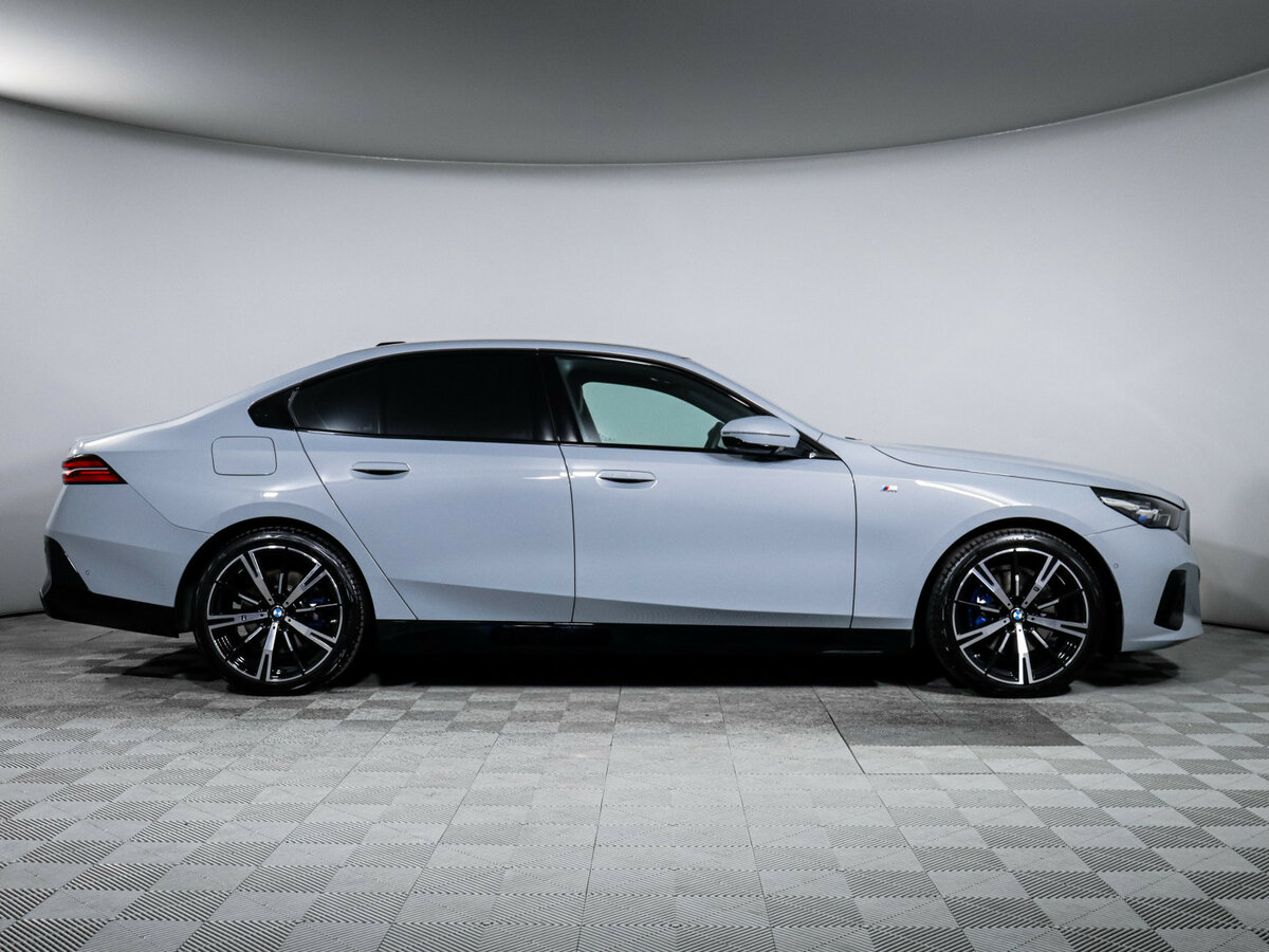 BMW 5 серии с пробегом — 2023 год. Фото: #3