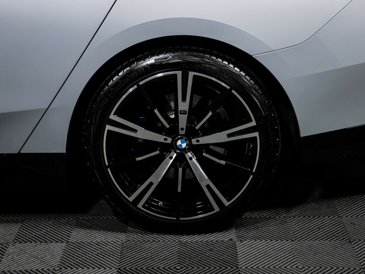 BMW 5 серии с пробегом — 2023 год. Фото: #14