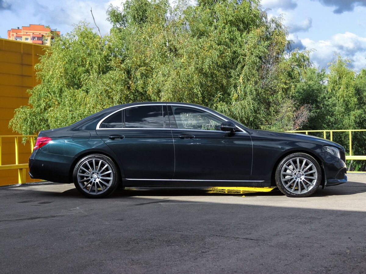 Mercedes-Benz E-Класс с пробегом — 2017 год. Фото: #2