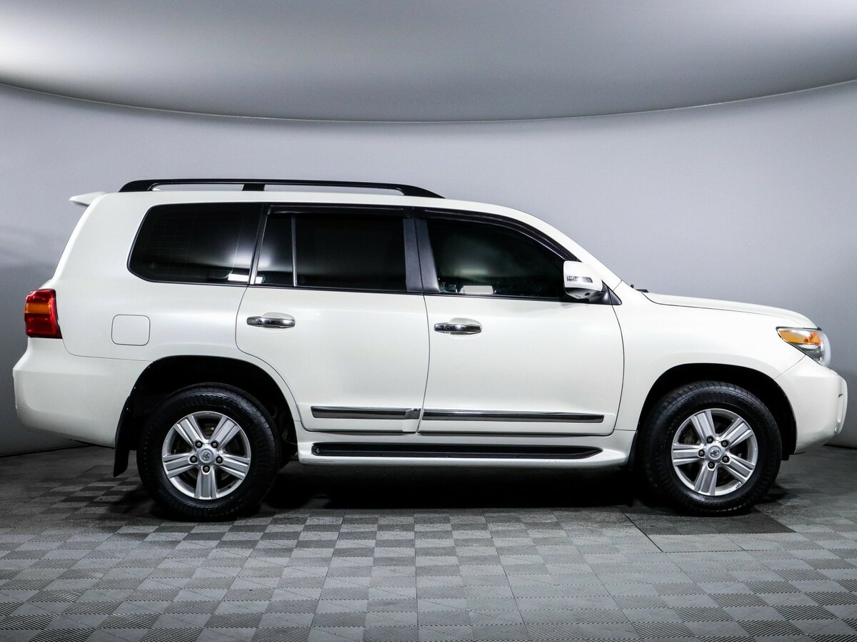 Toyota Land Cruiser с пробегом — 2014 год. Фото: #3