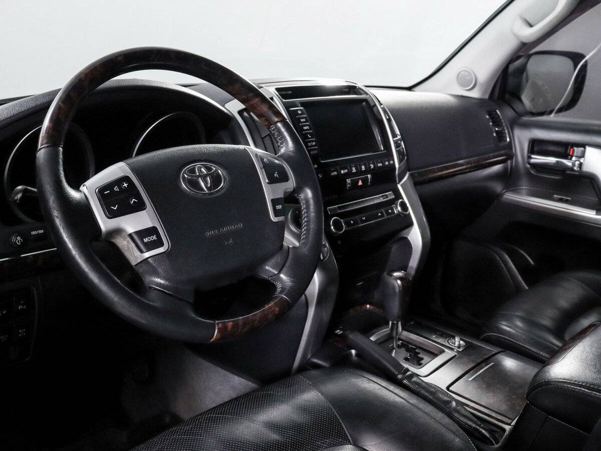 Toyota Land Cruiser с пробегом — 2014 год. Фото: #12