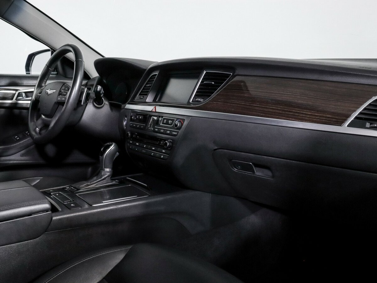 Hyundai Genesis с пробегом — 2016 год. Фото: #6