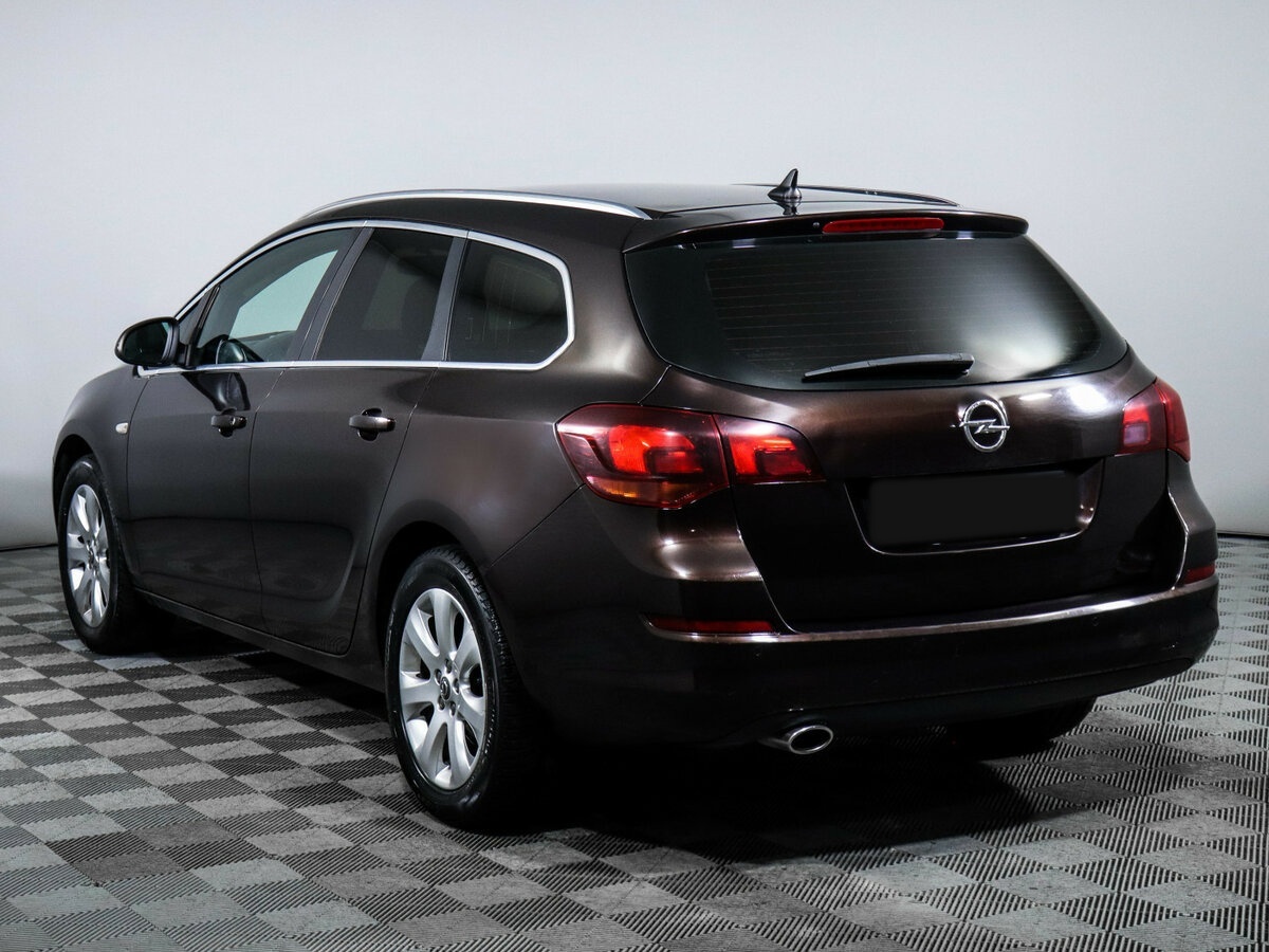 Opel Astra с пробегом — 2012 год. Фото: #5