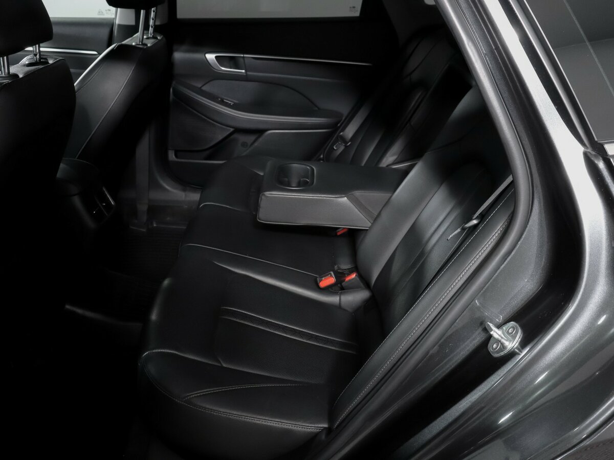 Hyundai Sonata с пробегом — 2022 год. Фото: #9