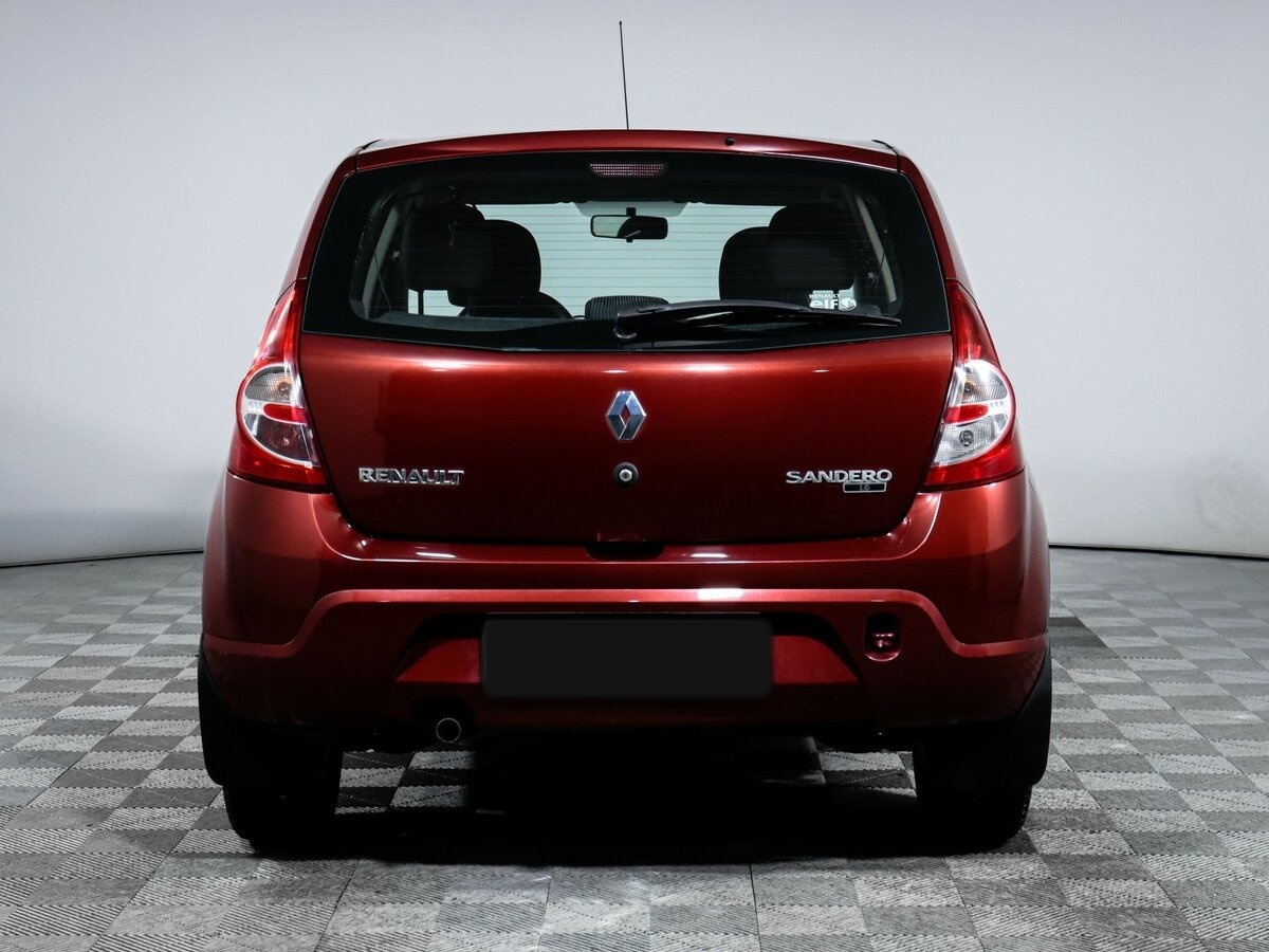 Renault Sandero с пробегом — 2012 год. Фото: #4