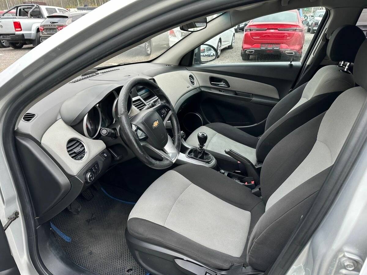 Chevrolet Cruze с пробегом — 2012 год. Фото: #4