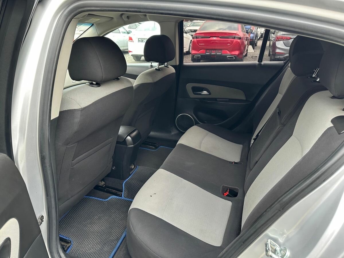 Chevrolet Cruze с пробегом — 2012 год. Фото: #5