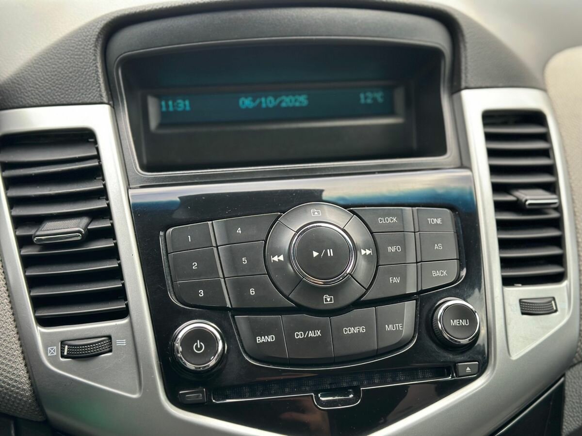 Chevrolet Cruze с пробегом — 2012 год. Фото: #8