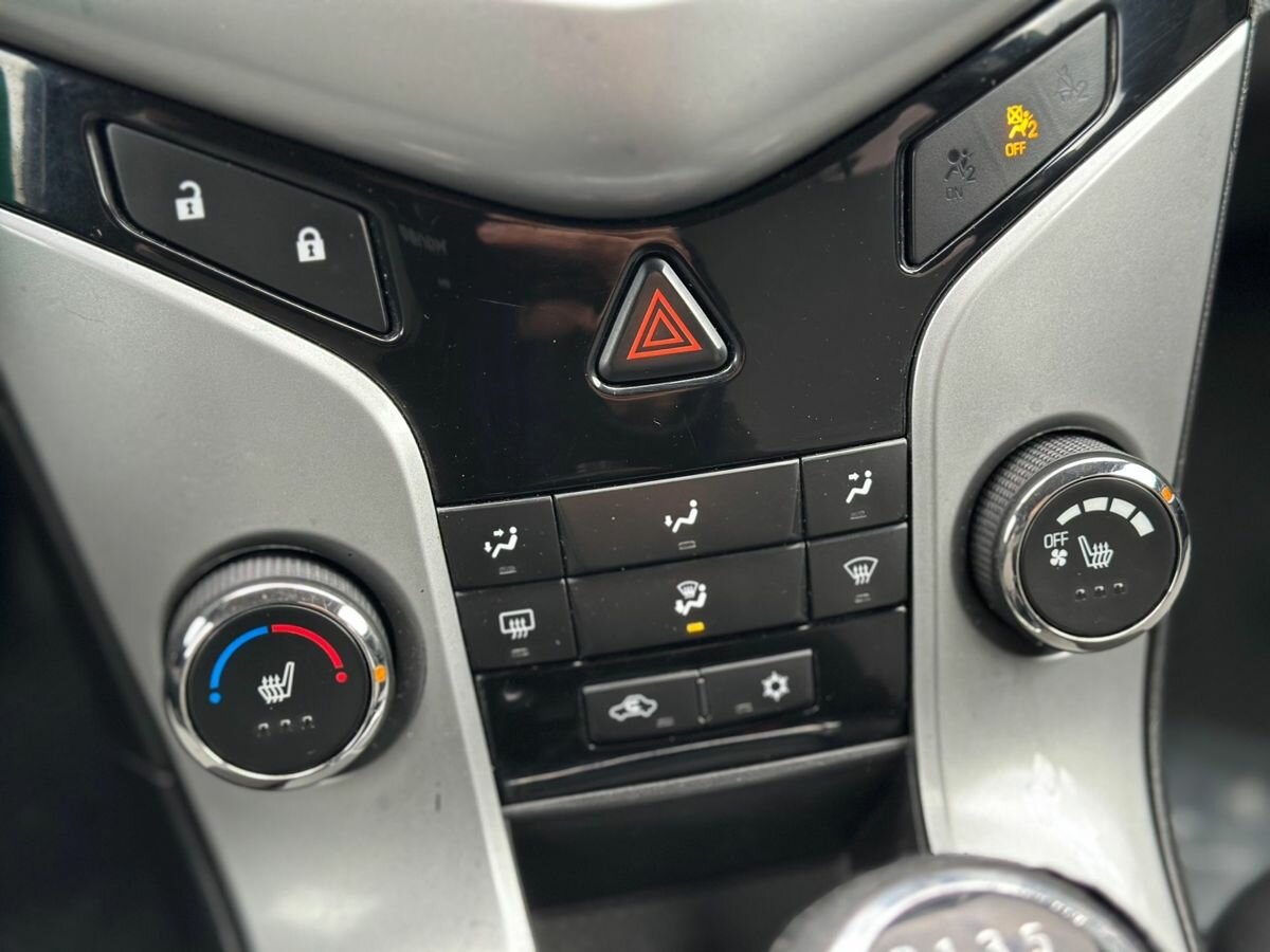 Chevrolet Cruze с пробегом — 2012 год. Фото: #10