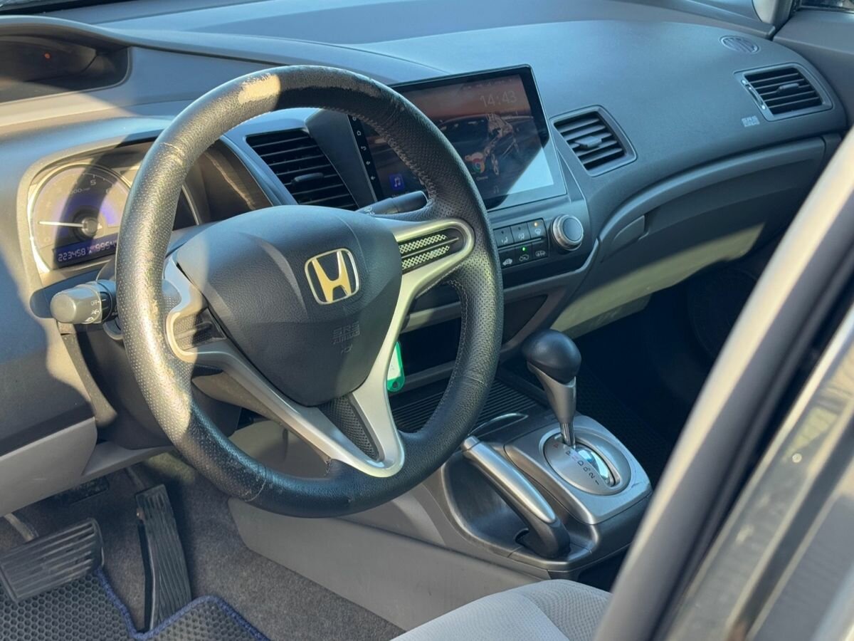 Honda Civic с пробегом — 2008 год. Фото: #7