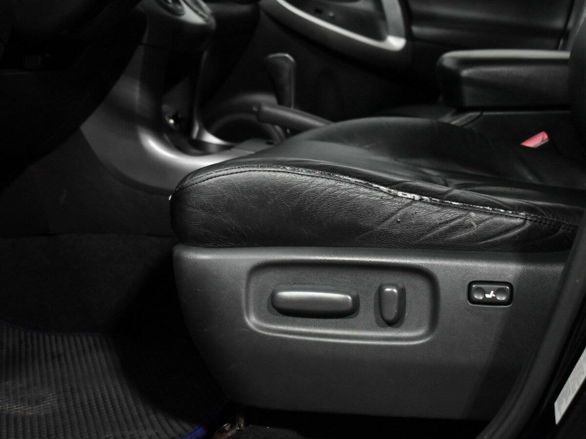 Toyota RAV4 с пробегом — 2006 год. Фото: #9