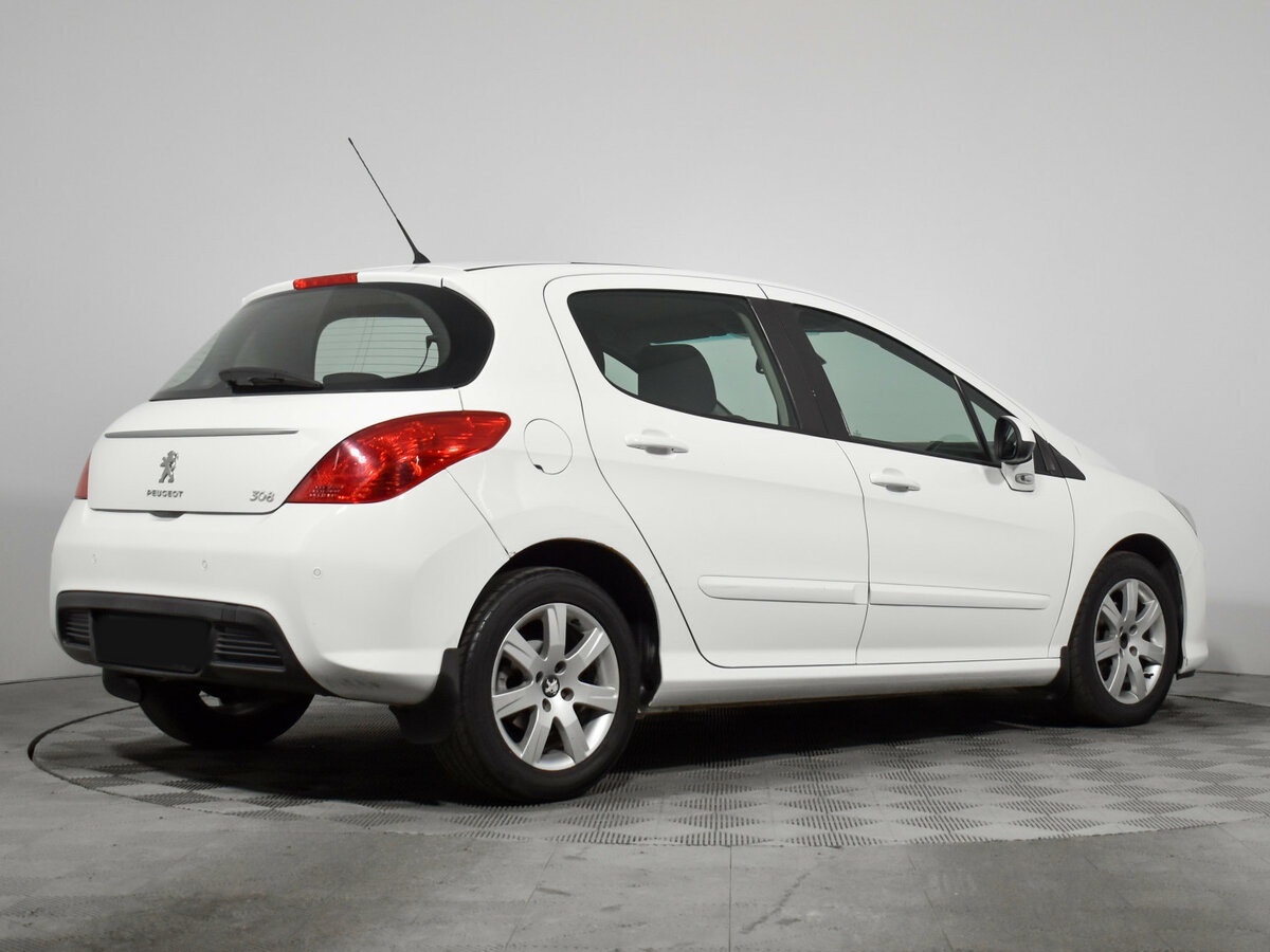 Peugeot 308 с пробегом — 2011 год. Фото: #3