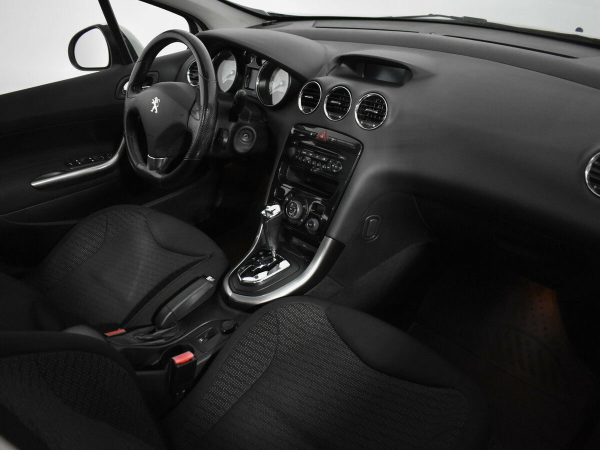 Peugeot 308 с пробегом — 2011 год. Фото: #10