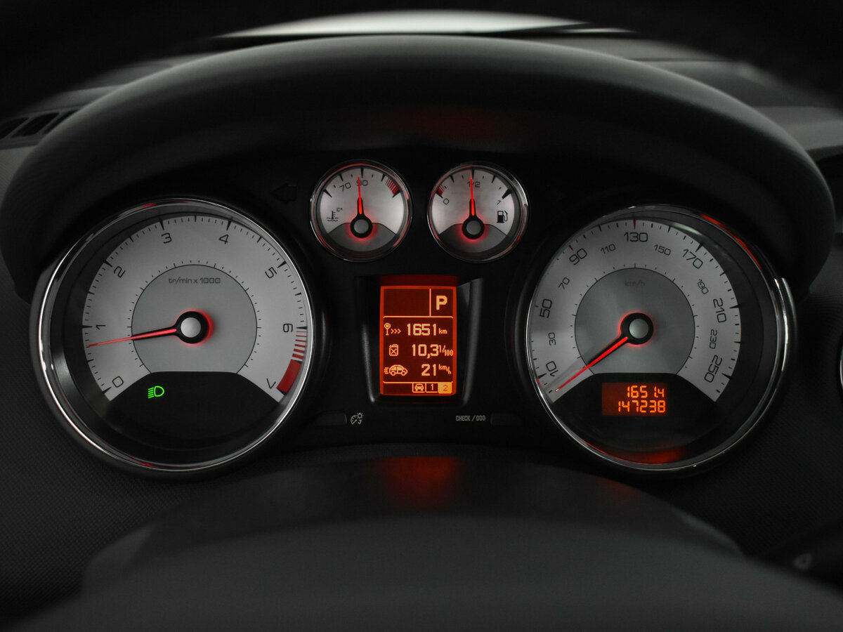 Peugeot 308 с пробегом — 2011 год. Фото: #14