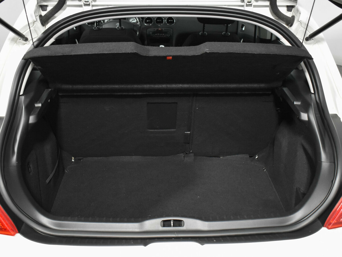 Peugeot 308 с пробегом — 2011 год. Фото: #16