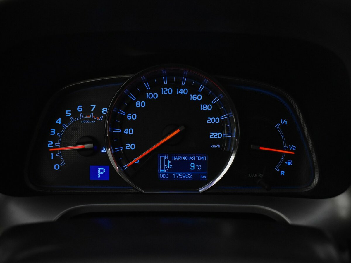 Toyota RAV4 с пробегом — 2015 год. Фото: #18