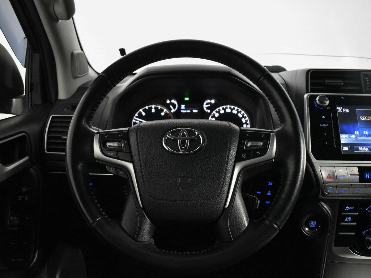 Toyota Land Cruiser Prado с пробегом — 2018 год. Фото: #19