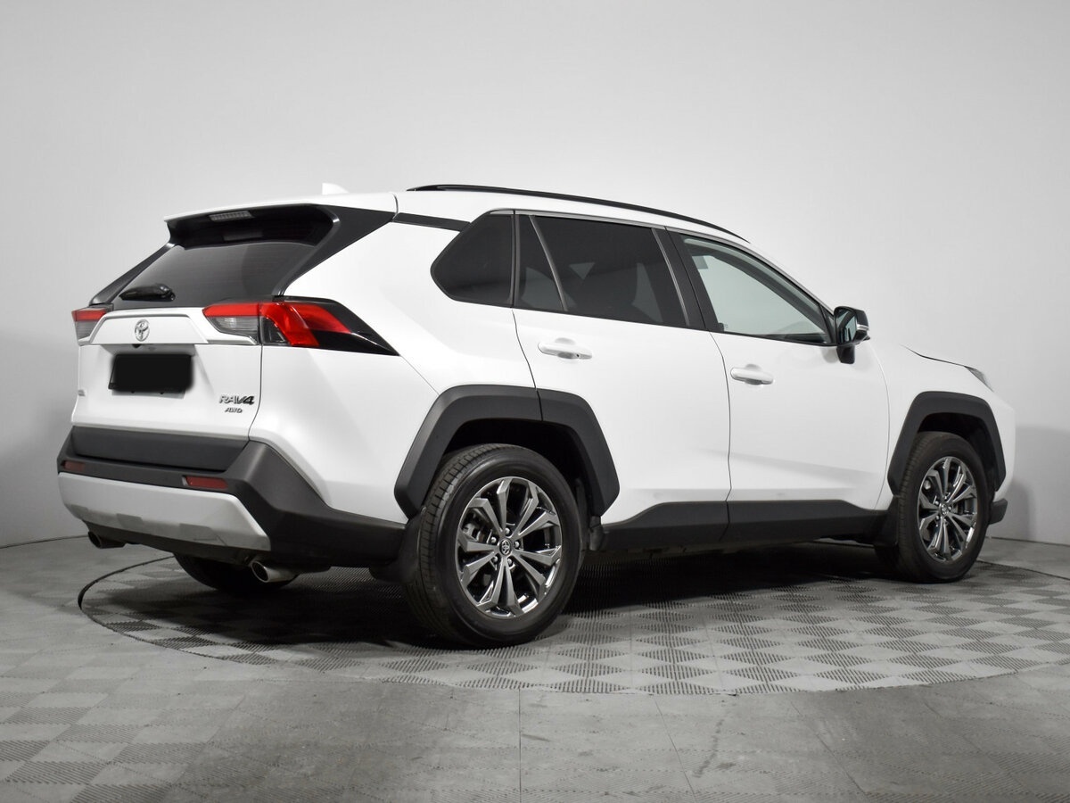 Toyota RAV4 с пробегом — 2024 год. Фото: #3