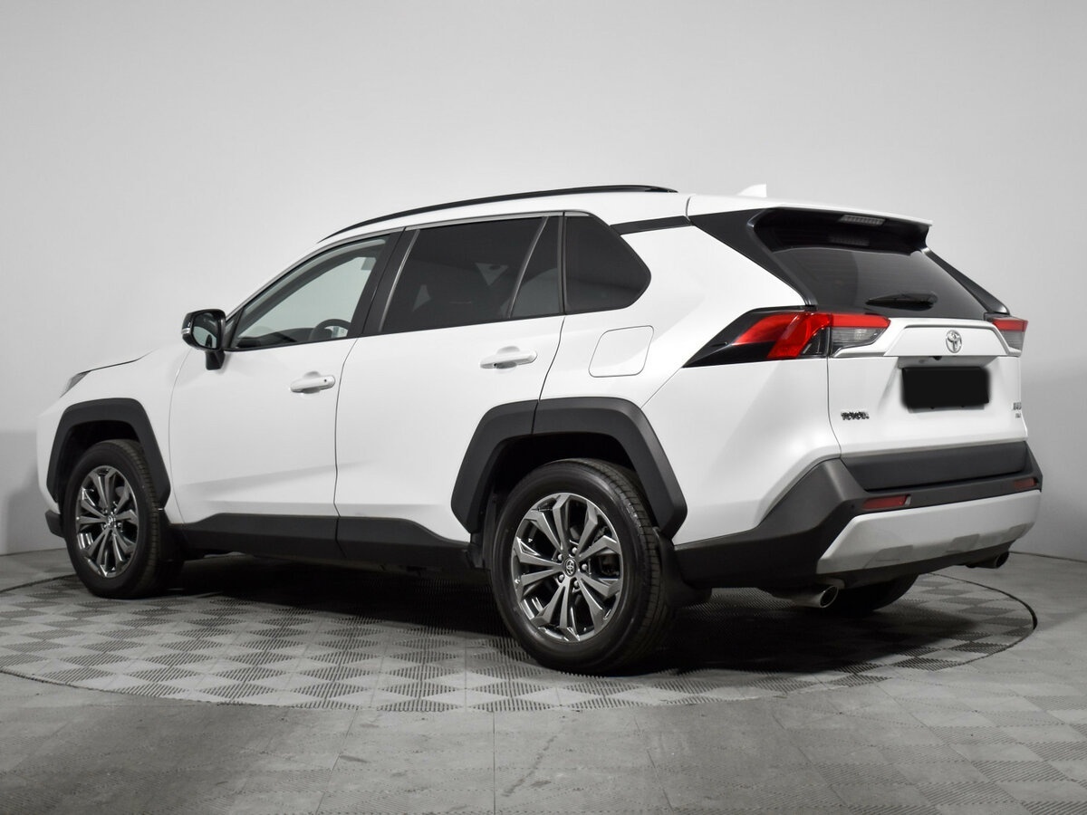 Toyota RAV4 с пробегом — 2024 год. Фото: #5