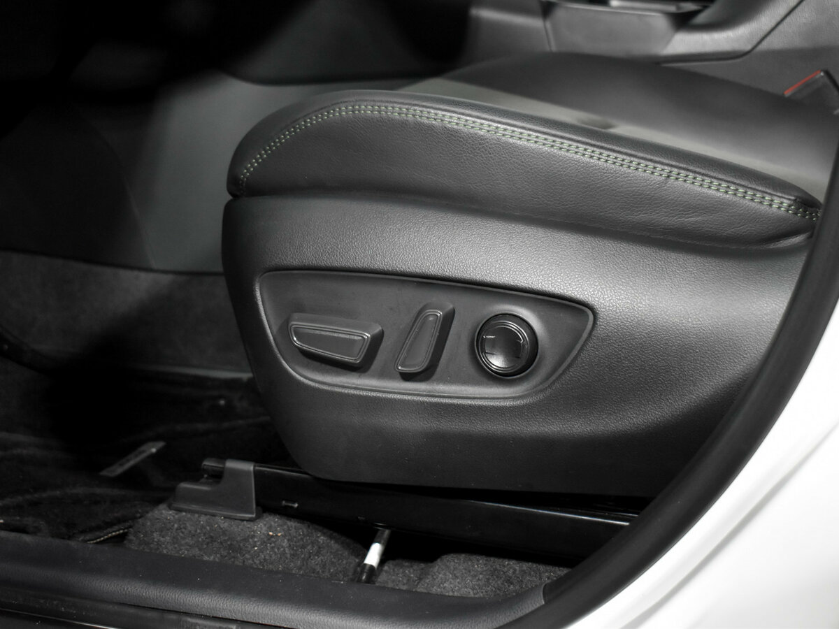 Toyota RAV4 с пробегом — 2024 год. Фото: #7