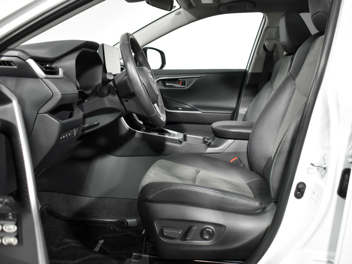 Toyota RAV4 с пробегом — 2024 год. Фото: #9