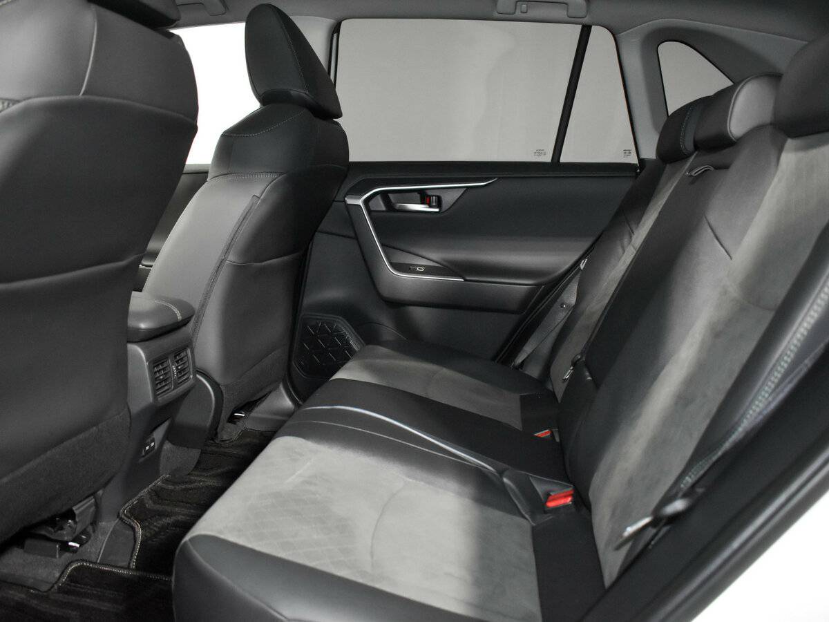 Toyota RAV4 с пробегом — 2024 год. Фото: #10