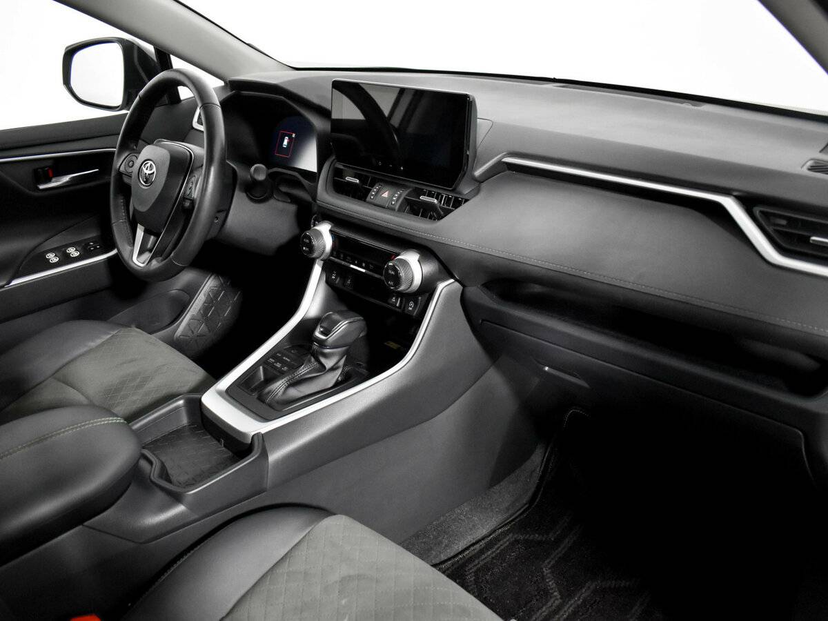 Toyota RAV4 с пробегом — 2024 год. Фото: #12