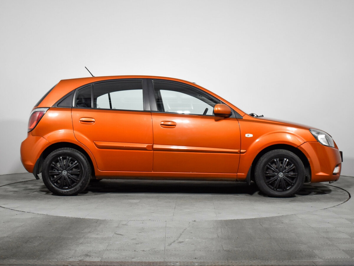 Kia Rio с пробегом — 2011 год. Фото: #3