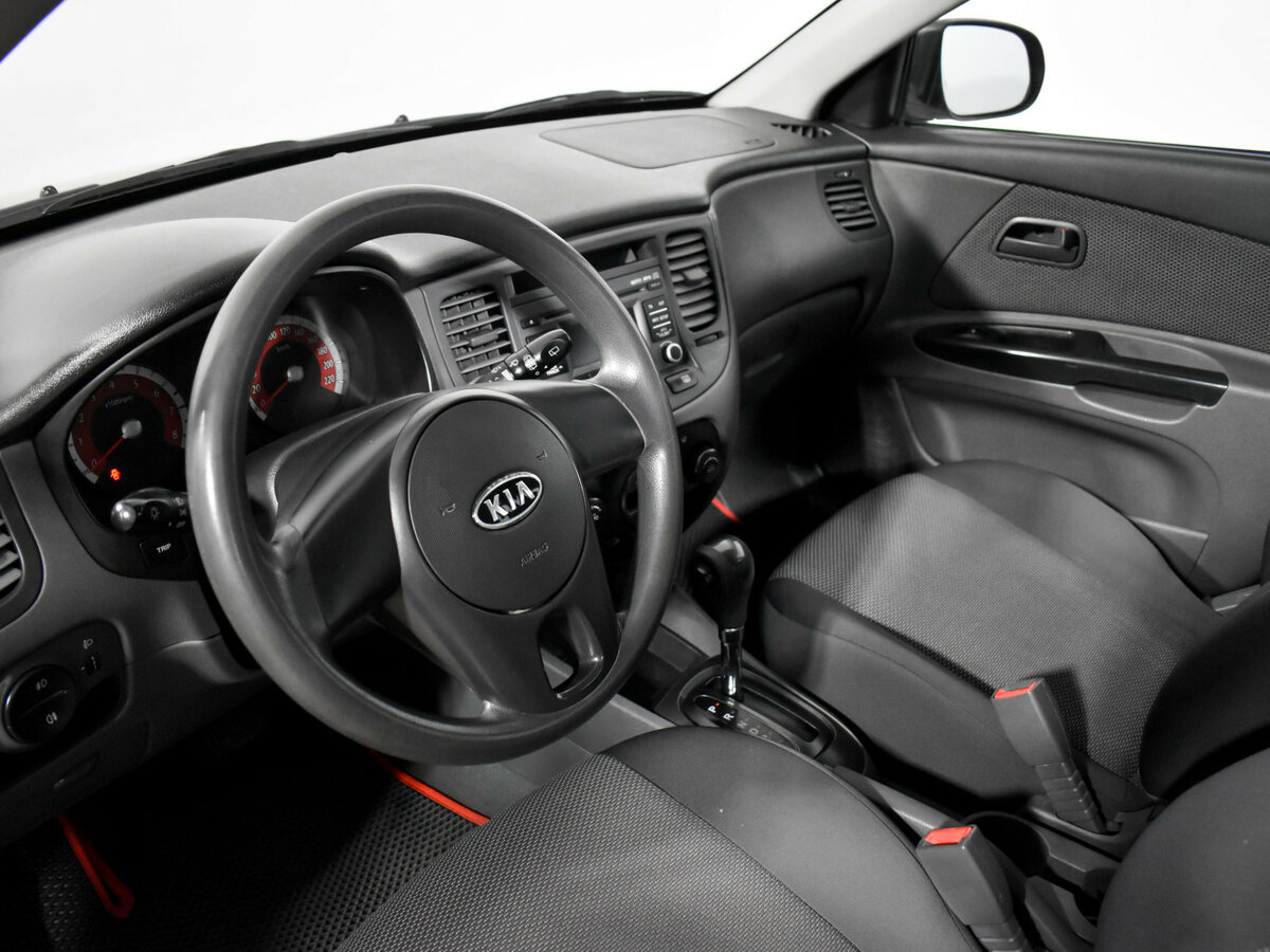 Kia Rio с пробегом — 2011 год. Фото: #8