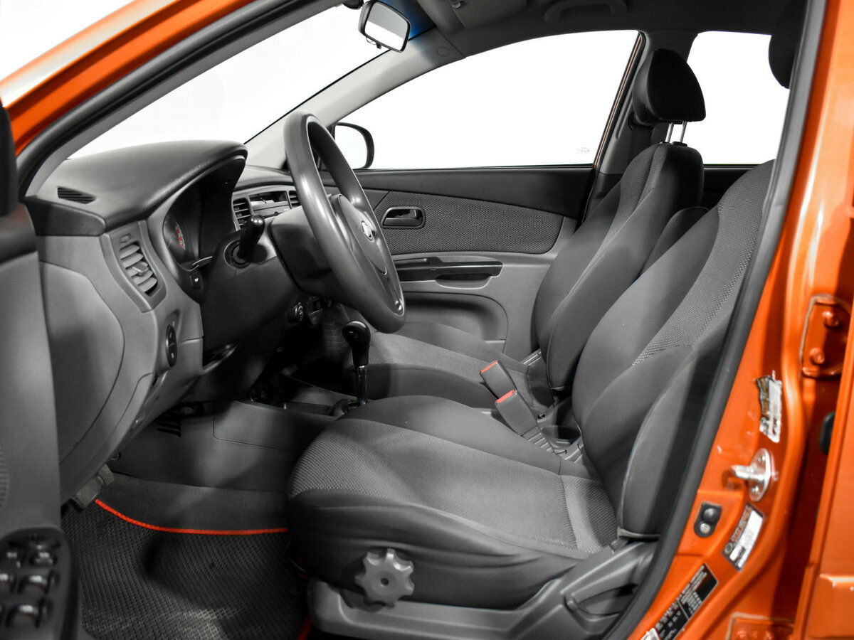 Kia Rio с пробегом — 2011 год. Фото: #9