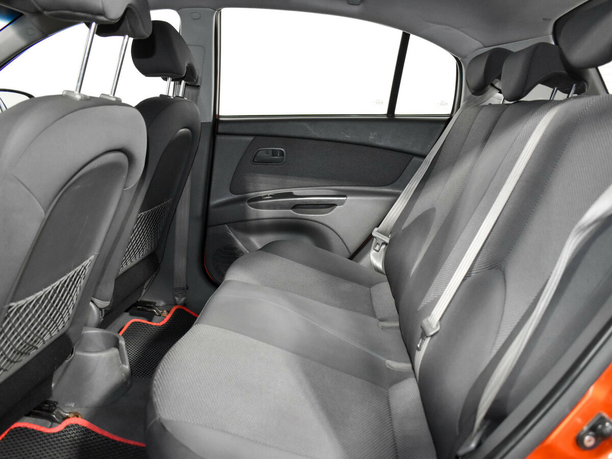 Kia Rio с пробегом — 2011 год. Фото: #10
