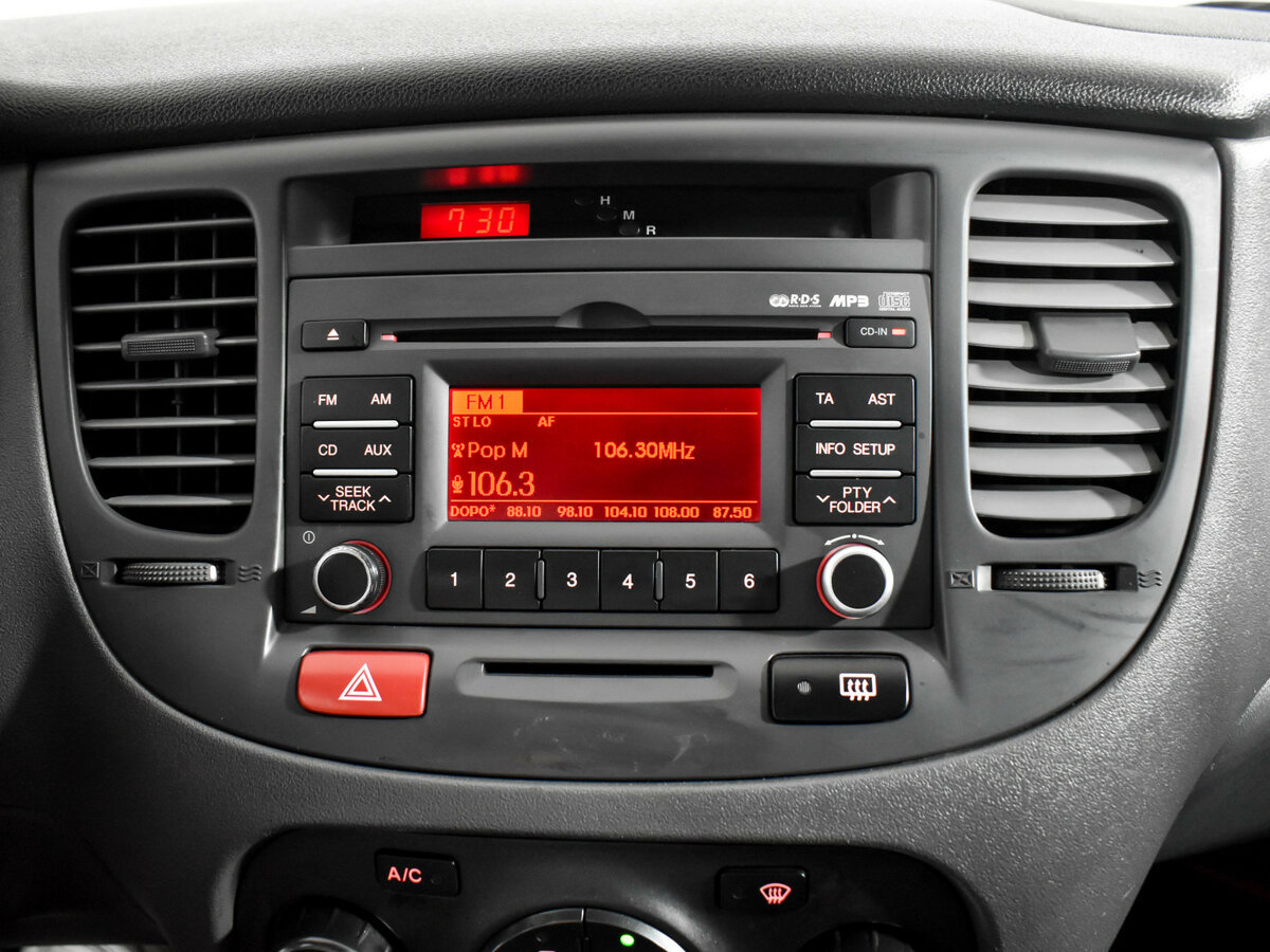 Kia Rio с пробегом — 2011 год. Фото: #13