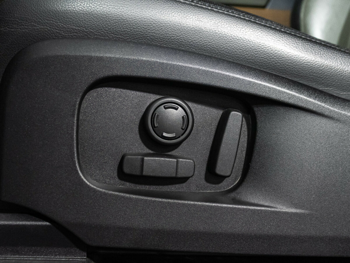 Land Rover Defender с пробегом — 2020 год. Фото: #12