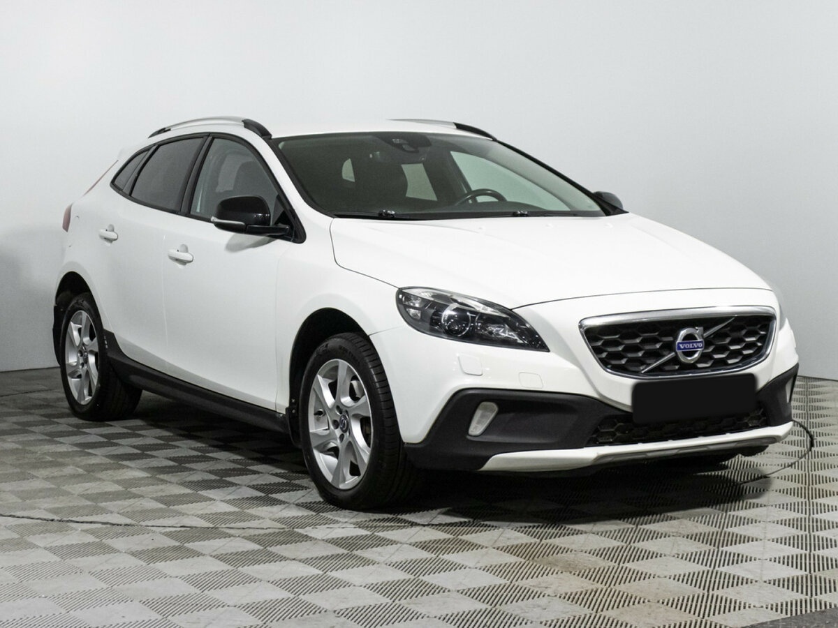 Volvo V40 Cross Country с пробегом — 2015 год. Фото: #2