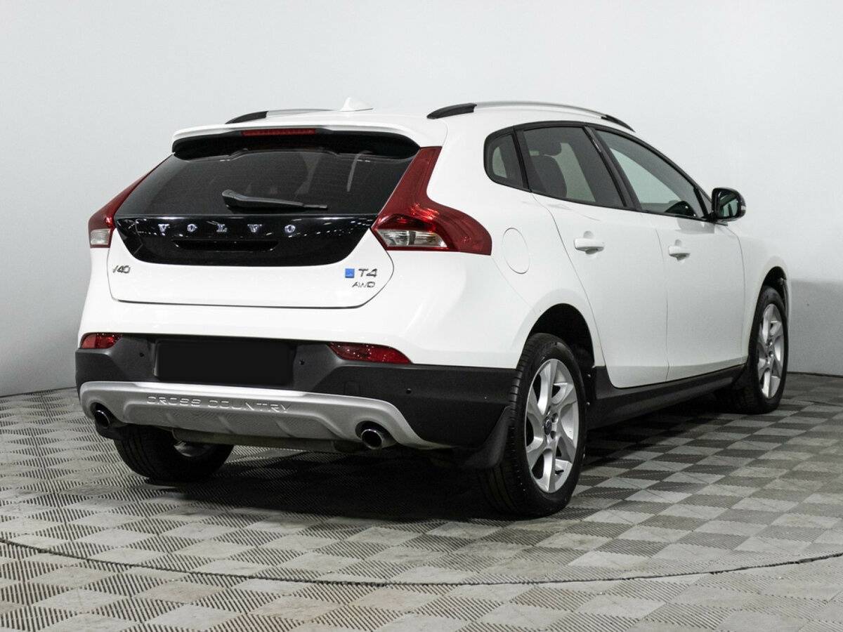 Volvo V40 Cross Country с пробегом — 2015 год. Фото: #4