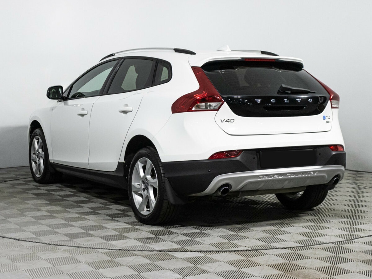 Volvo V40 Cross Country с пробегом — 2015 год. Фото: #6