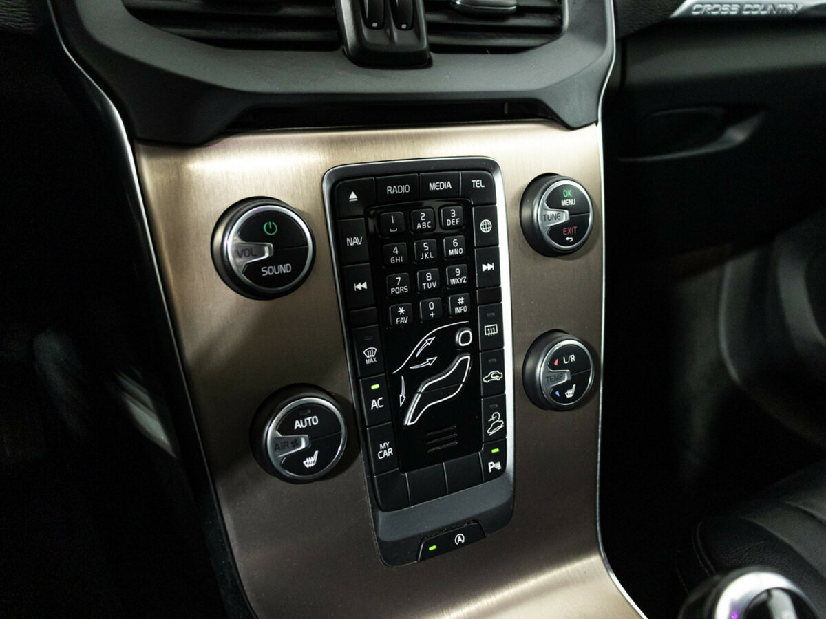 Volvo V40 Cross Country с пробегом — 2015 год. Фото: #14