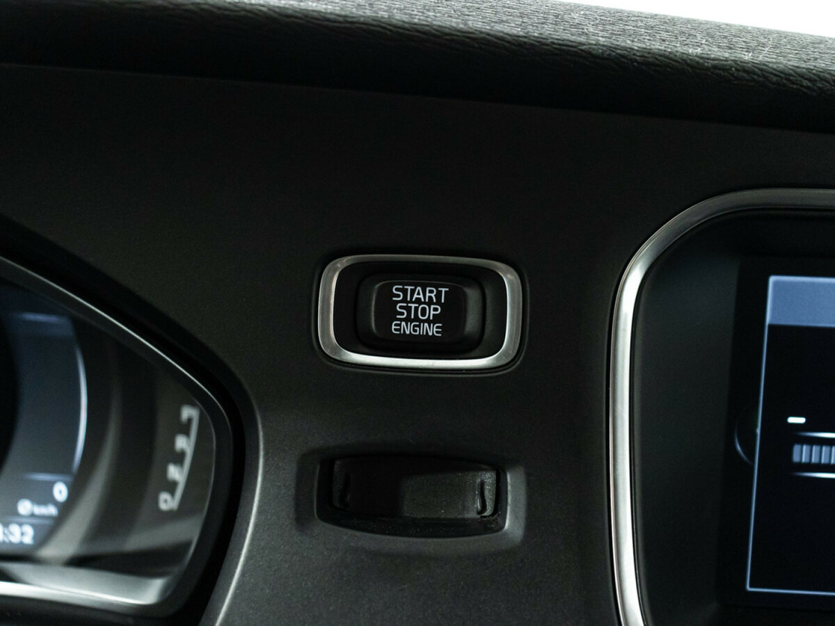 Volvo V40 Cross Country с пробегом — 2015 год. Фото: #15