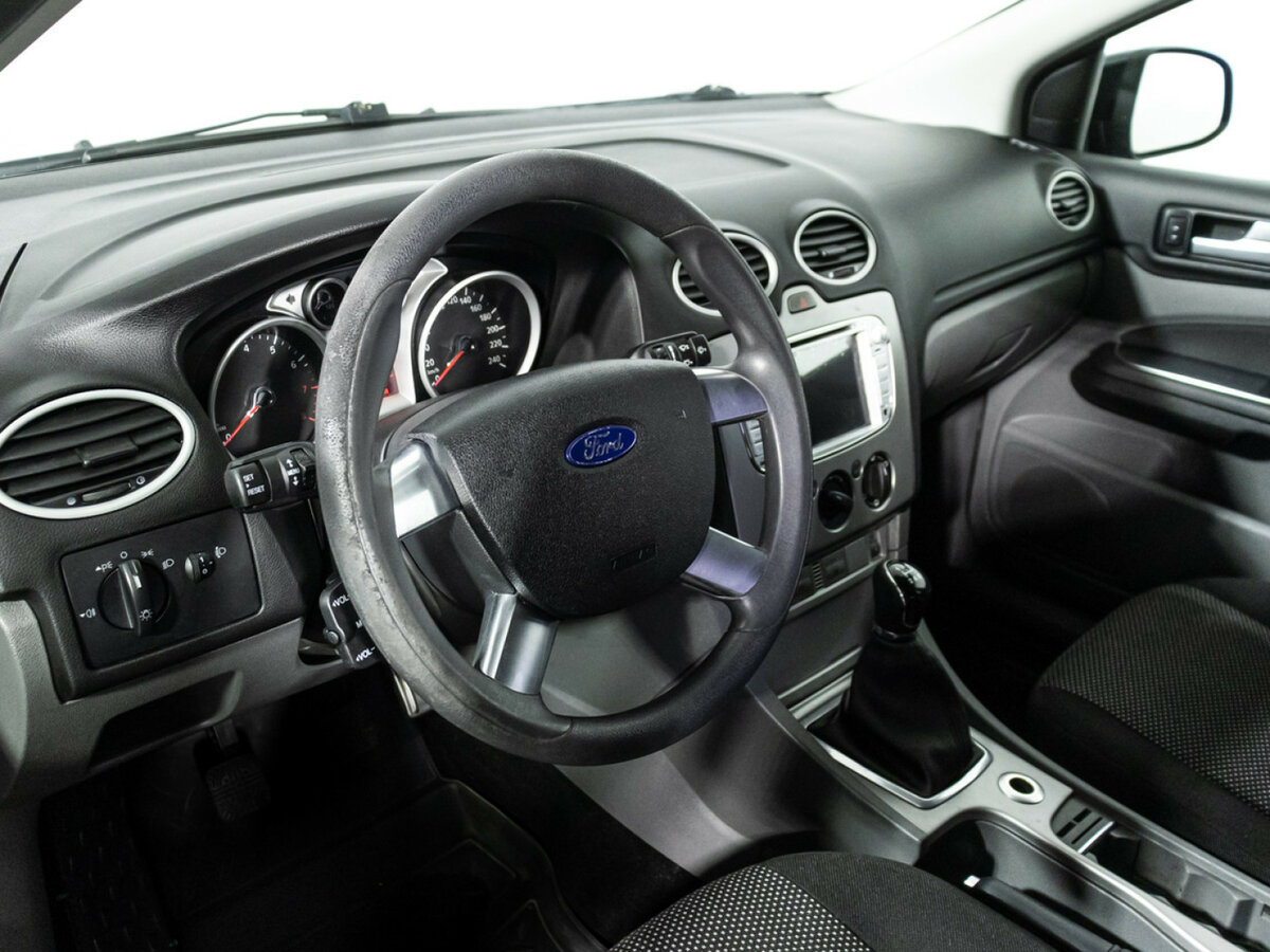 Ford Focus с пробегом — 2011 год. Фото: #10