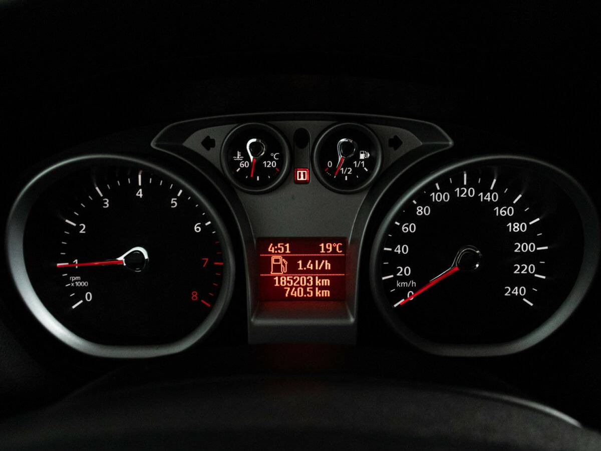 Ford Focus с пробегом — 2011 год. Фото: #11