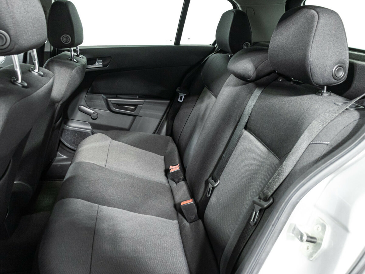 Opel Astra с пробегом — 2006 год. Фото: #9