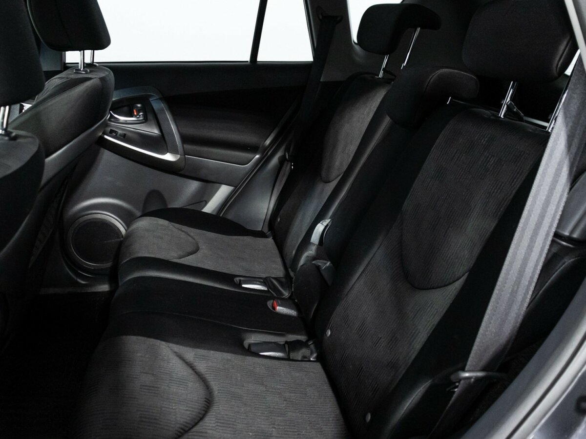 Toyota RAV4 с пробегом — 2010 год. Фото: #9