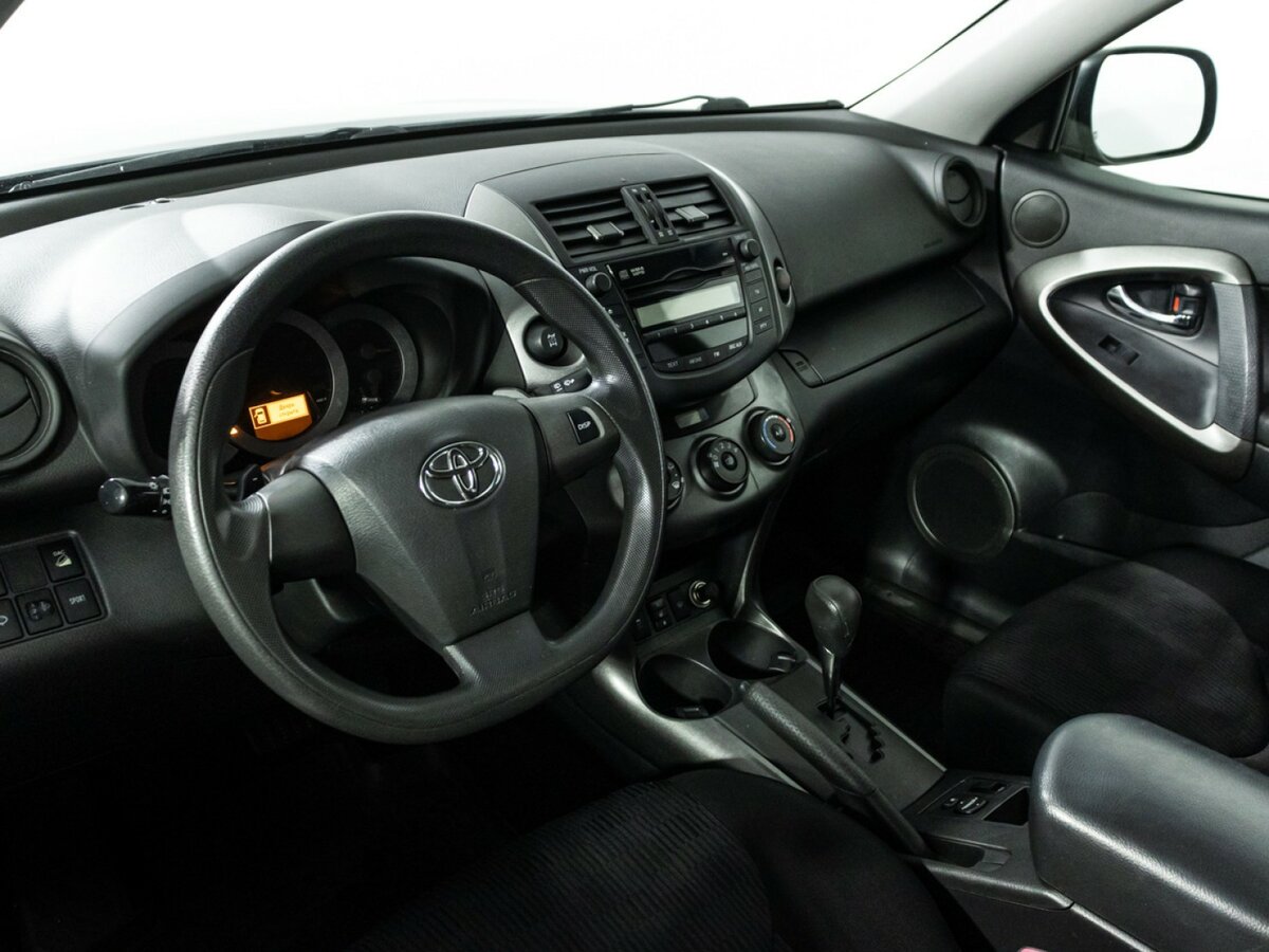 Toyota RAV4 с пробегом — 2010 год. Фото: #10