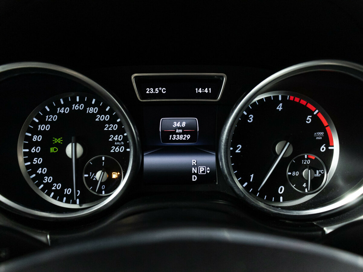 Mercedes-Benz GL-Класс с пробегом — 2015 год. Фото: #9