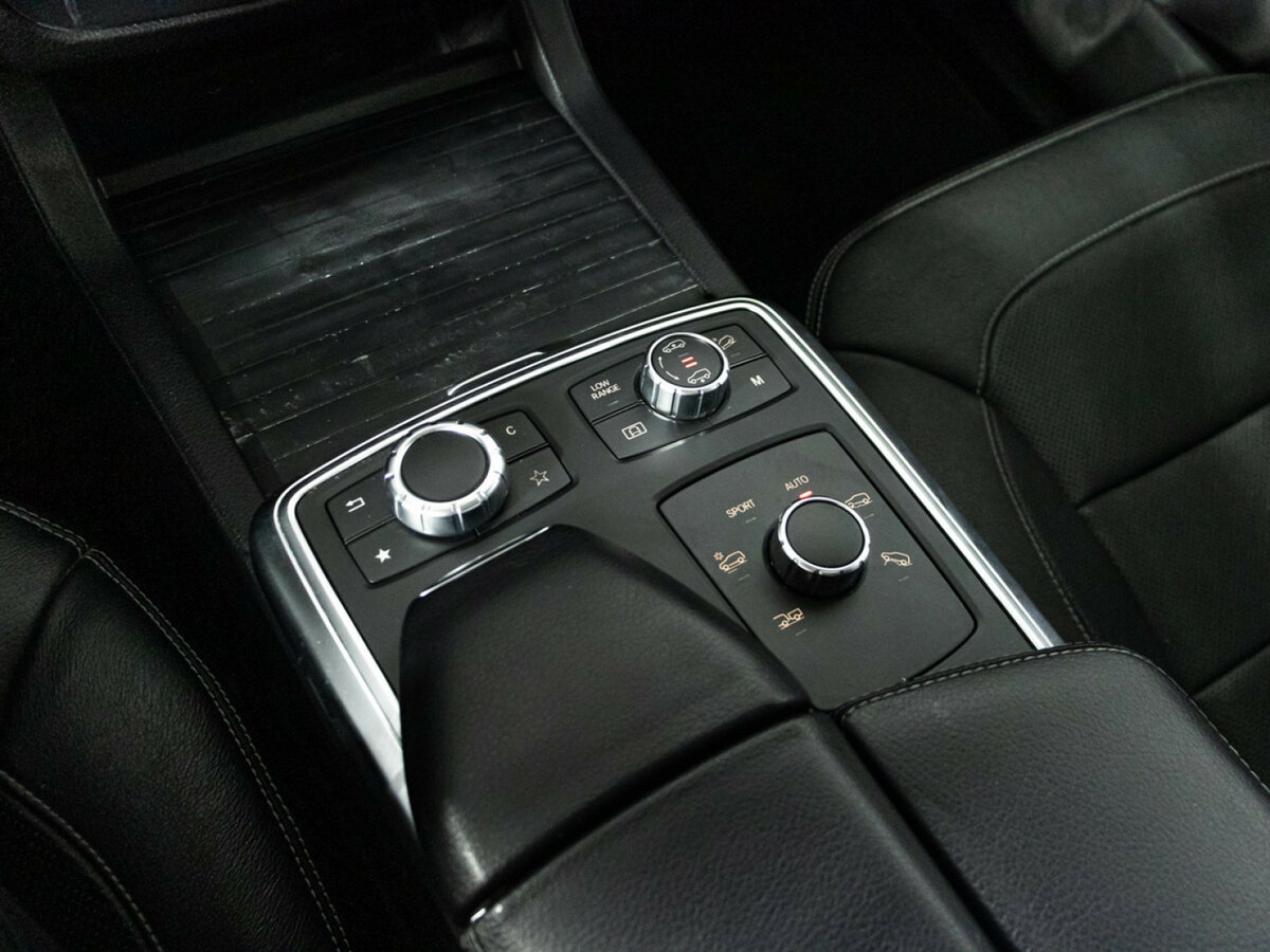 Mercedes-Benz GL-Класс с пробегом — 2015 год. Фото: #15