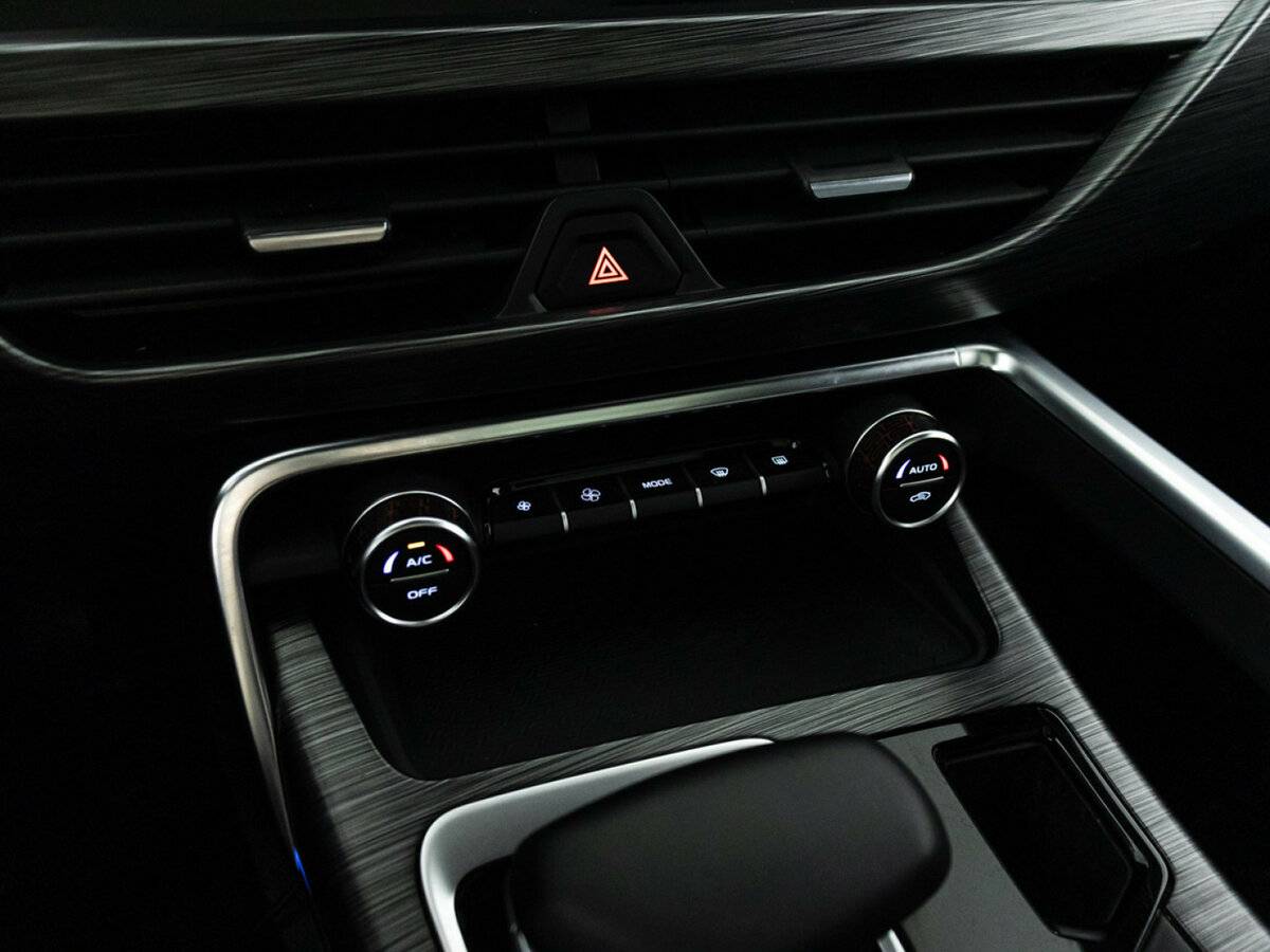 Geely Tugella с пробегом — 2023 год. Фото: #17