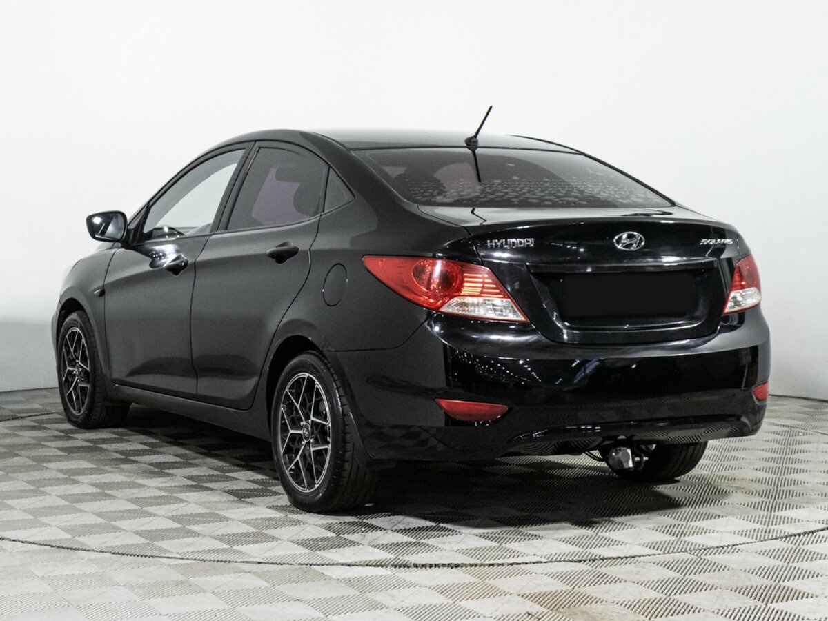 Hyundai Solaris с пробегом — 2011 год. Фото: #6